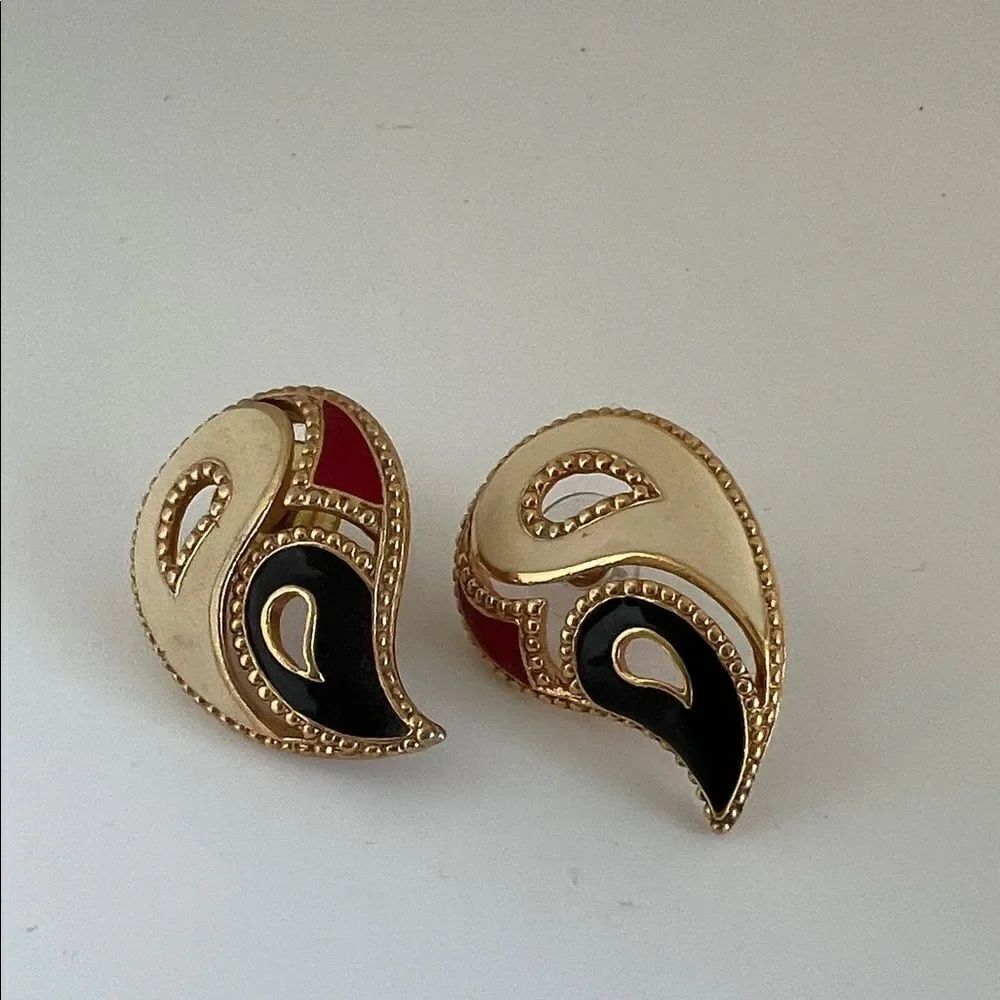 Vintage Avon Teardrop Enamel Ivory Red Black Goldtone Clip On Earrings Signed